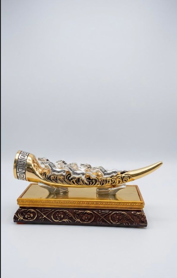 Gold & Silver Plated 7 Running Horses Horn - 5x12 Inch